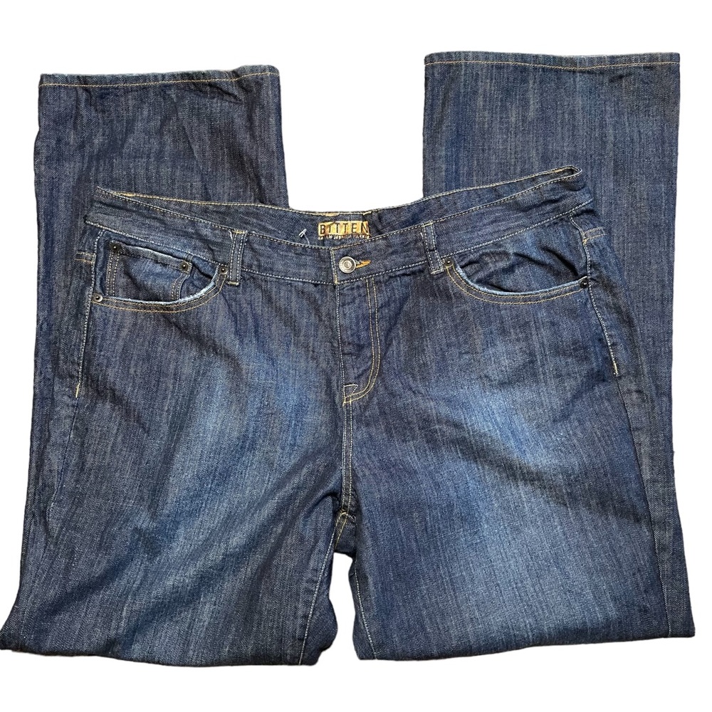 Bitten Sarah Jessica Parker Faded Jeans size 18 short. Fits Sz 16. Short rise.